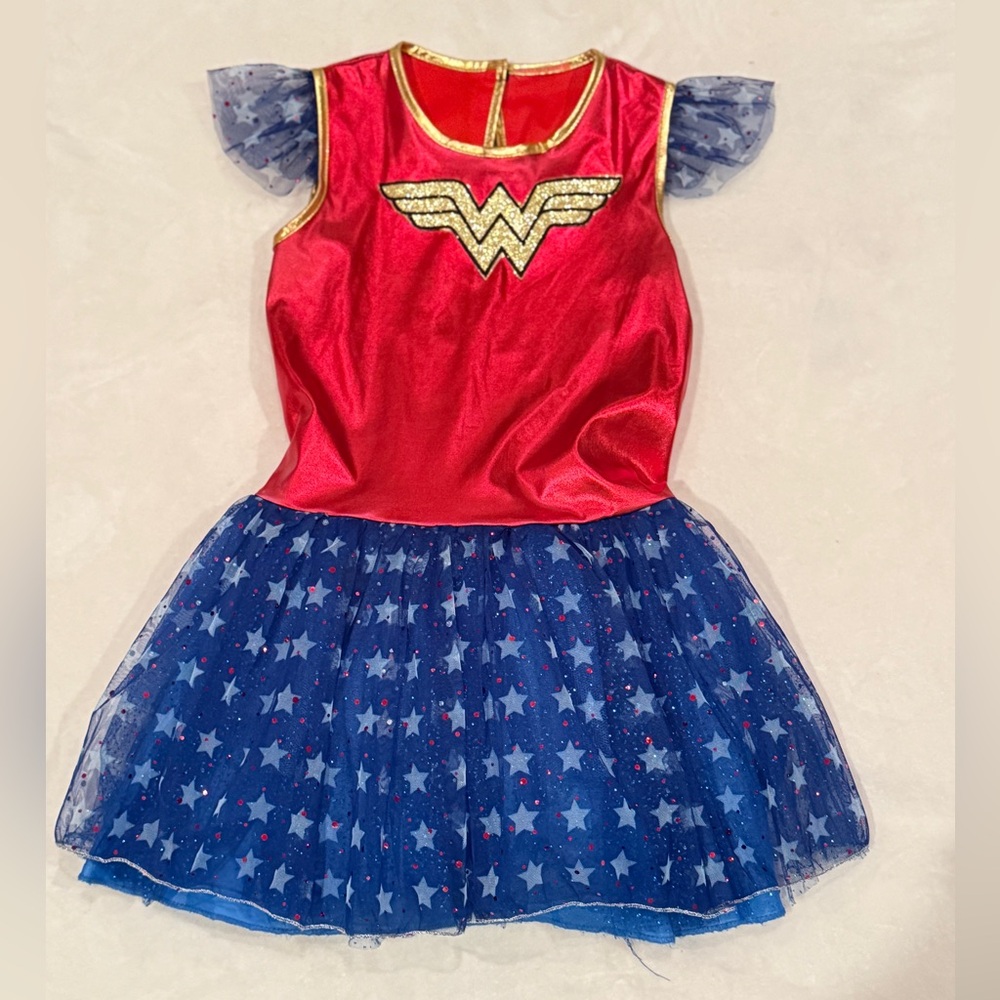 8-10 girls Wonder Woman DC Comics Superhero Costume - Red, Blue & Gold Halloween